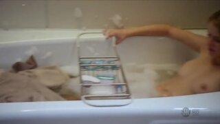 Laura Wiggins Nude in bathtub from Shameless S01E04