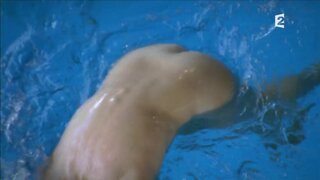 Julie-Anne Roth Full Frontal on Les Vivants et les Morts s01e04e06