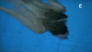 Julie-Anne Roth Full Frontal on Les Vivants et les Morts s01e04e06