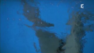 Julie-Anne Roth Full Frontal on Les Vivants et les Morts s01e04e06