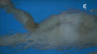 Julie-Anne Roth Full Frontal on Les Vivants et les Morts s01e04e06