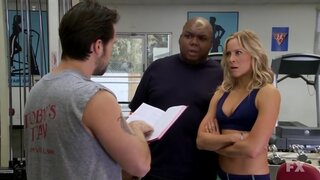 Brittany Daniel in sport bra on Its Always Sunny in Philadelphia s06e01