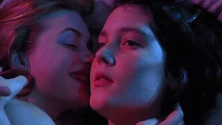 Kate Winslet Lesbian Kissing in Heavenly Creatures