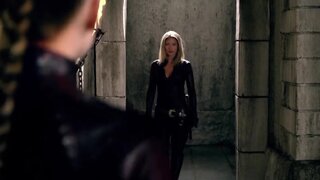 Tabrett Bethell Lesbian Kiss with Laura Brent on Legend of the Seeker