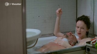 Aňa Geislerová Nude in tub in Die Jahreszeit des Glucks