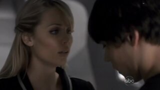 Laura Vandervoort in Bra on V s01e08
