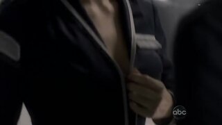 Laura Vandervoort in Bra on V s01e08