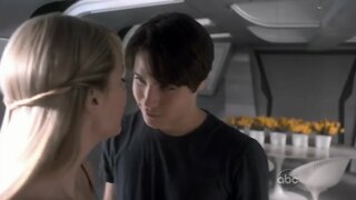 Laura Vandervoort in Bra on V s01e08