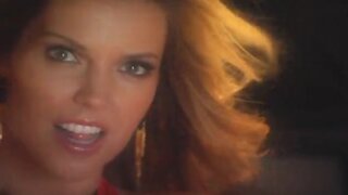 Dominique Swain and Blanchard Ryan looking hot and some sapphic in The Brooklyn Heist