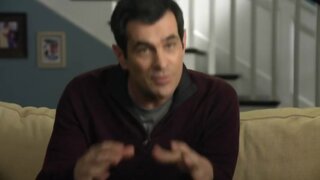Julie Bowen in Underwear crawling on Modern Family S01E13