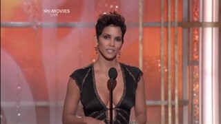 Halle Berry Big Cleavage at the 2010 Golden Globes