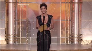 Halle Berry Big Cleavage at the 2010 Golden Globes