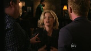 Elizabeth Banks Great Cleavage on Modern Family S1e8