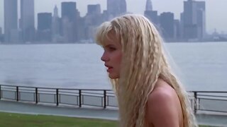 Daryl Hannah Bare Backside in Splash