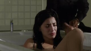 Tania Raymonde Bare Skin in tub on Crash s02e10