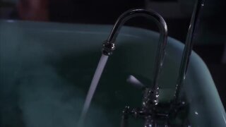 Ali Larter in bathtub on Heroes s04e10