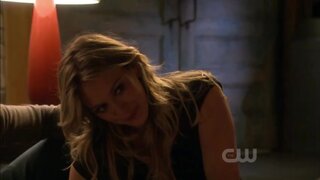 Hilary Duff kissing another girl from new Gossip Girl