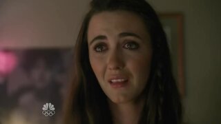 Hayden Panettiere and Madeline Zima kiss on Heroes