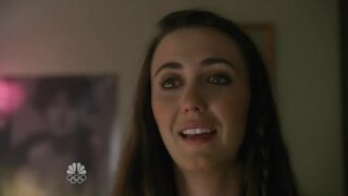 Hayden Panettiere and Madeline Zima kiss on Heroes