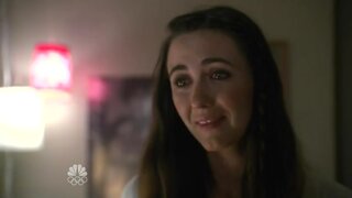 Hayden Panettiere and Madeline Zima kiss on Heroes