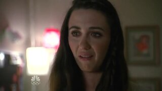 Hayden Panettiere and Madeline Zima kiss on Heroes